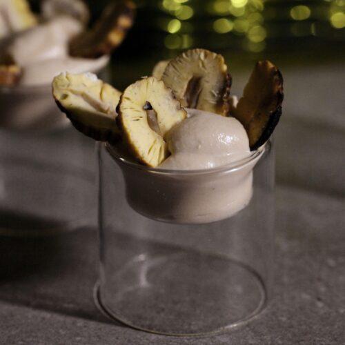 Crème de haricots tarbais, pétales de châtaignes