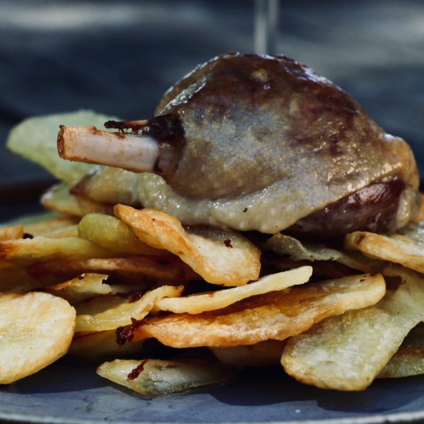 Confit de canard et chips de pommes de terre