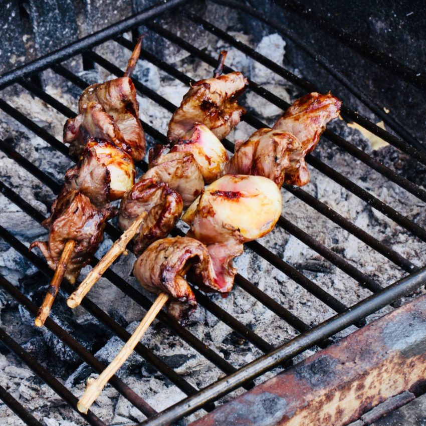 Aiguillettes de canard grillées, en brochettes