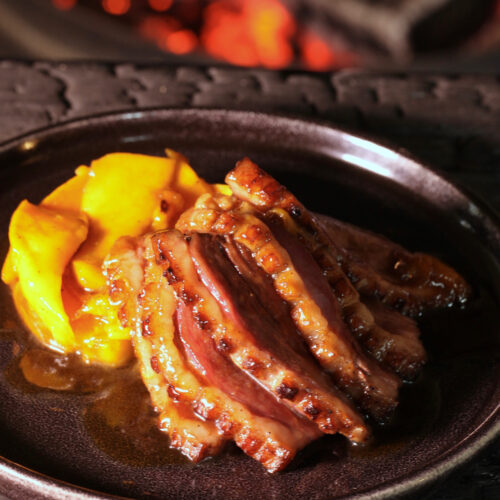 Magret de canard, miel et mangue